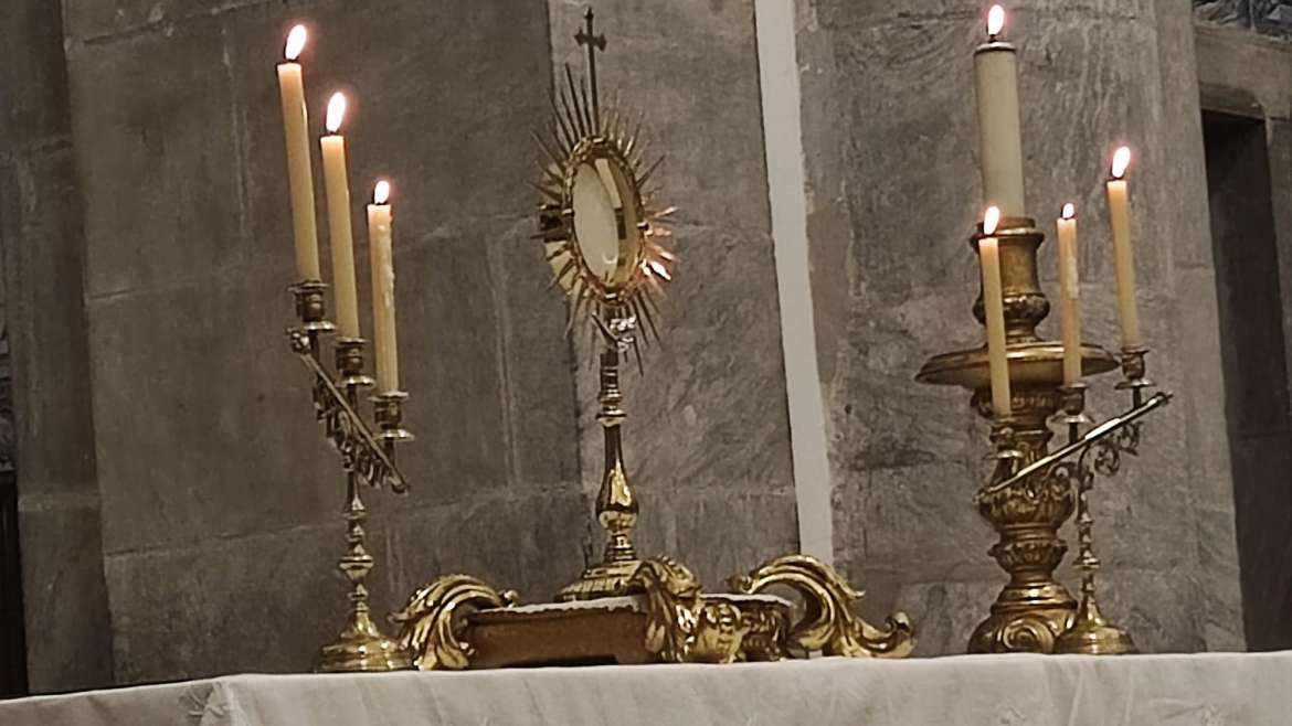 Realizou-se uma Vigília de Oração pelos cardeais eleitores reunidos em conclave e pelas vocações na Sé de Beja